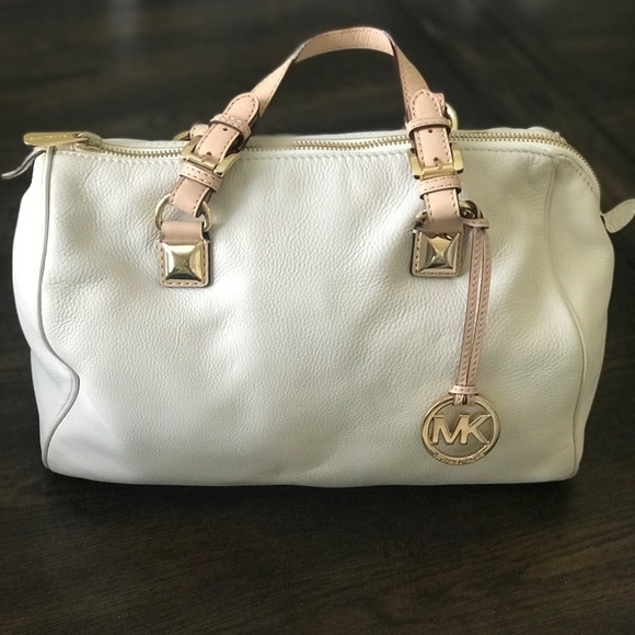 Michael Kors - Picture 1 of 6